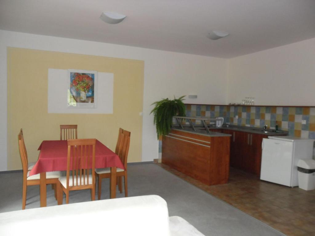 Red Deer Hotel Brezno Quarto foto