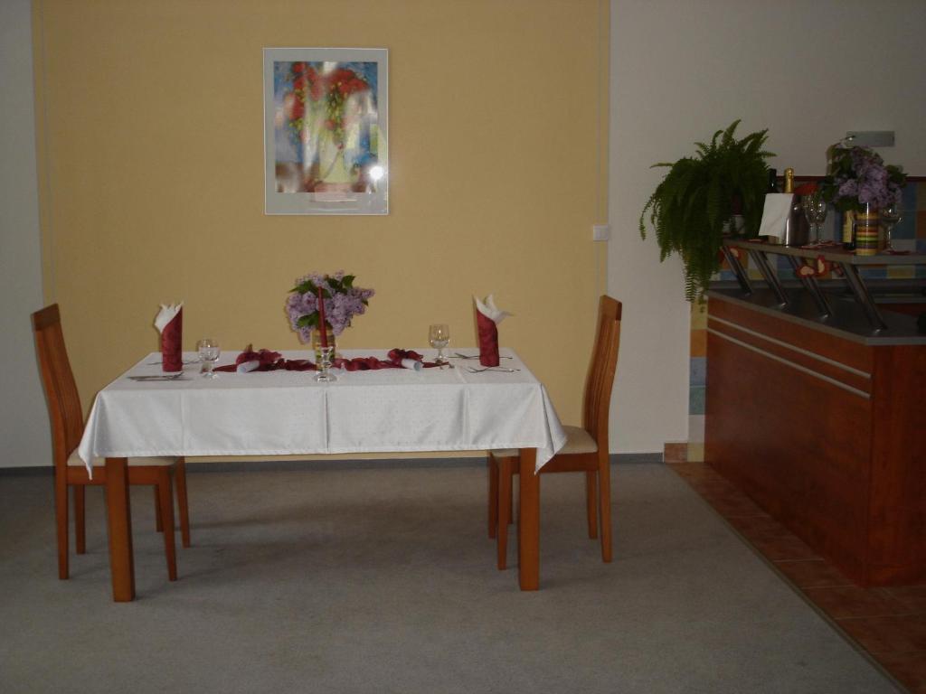 Red Deer Hotel Brezno Quarto foto